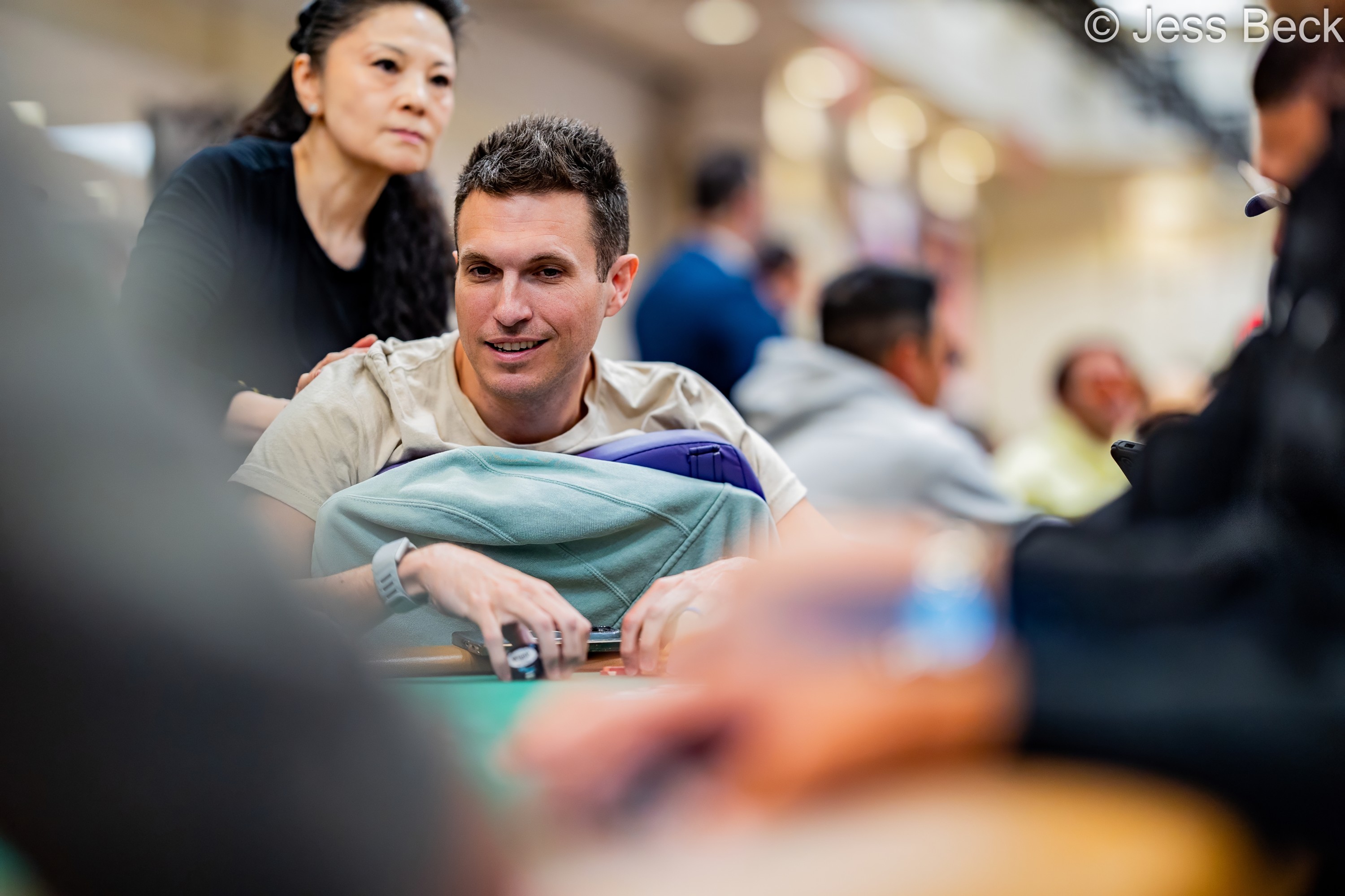 德州扑克传奇道格·波尔克的疯狂WSOP主赛事首日：一小时内经历生死轮回 - 澳门线上赌场