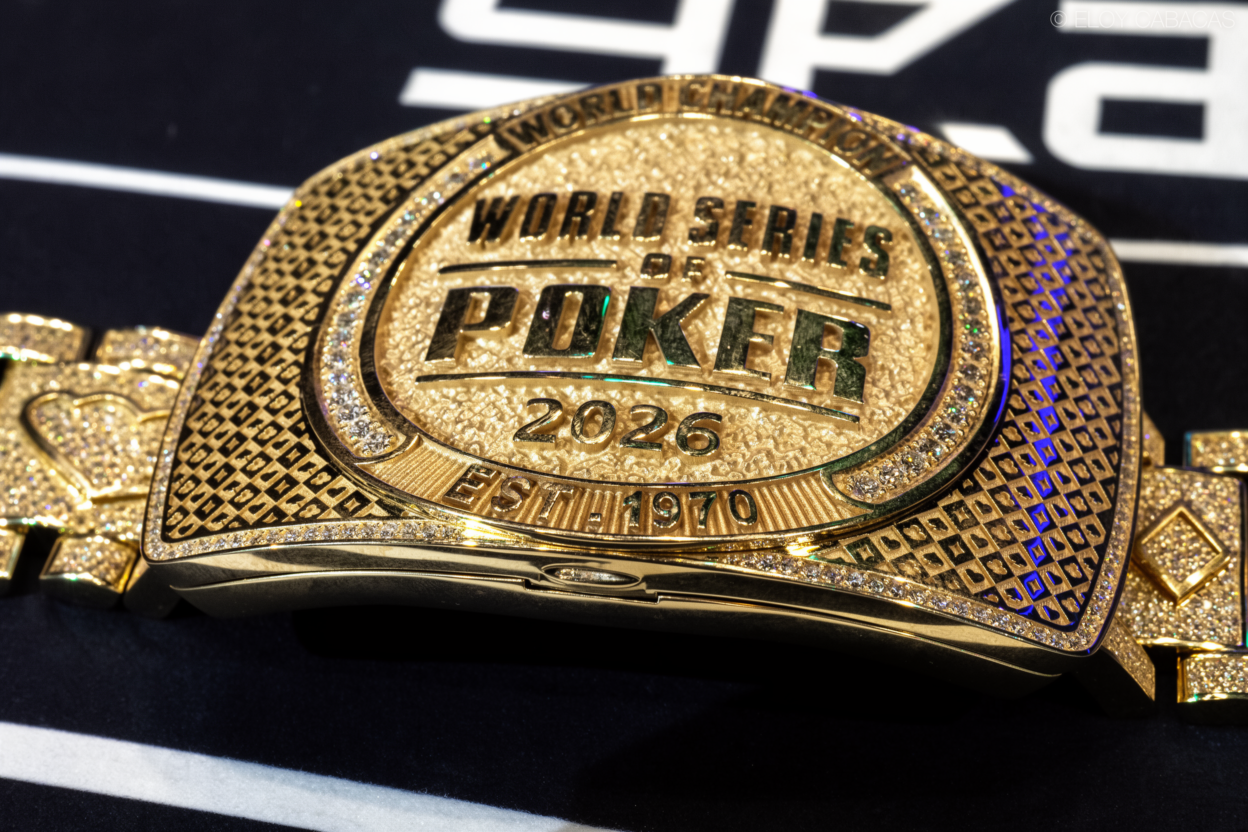 WSOP 主赛事首日淘汰战：六高底牌玩家豪赌全军覆没的心理博弈解析 - 澳门赌场